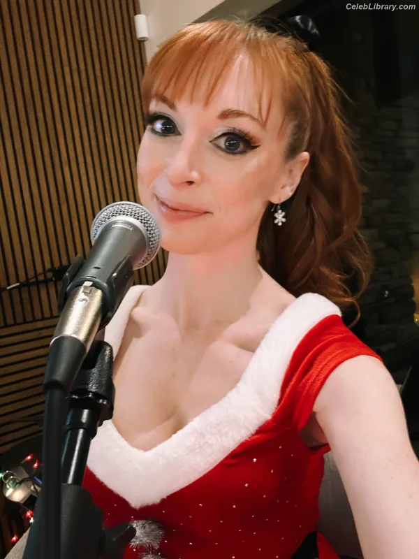 Lisa Foiles photo 24 of 708