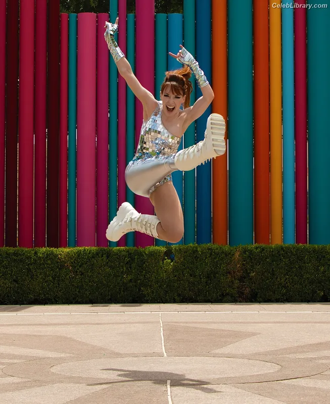 Lisa Foiles photo 2 of 708