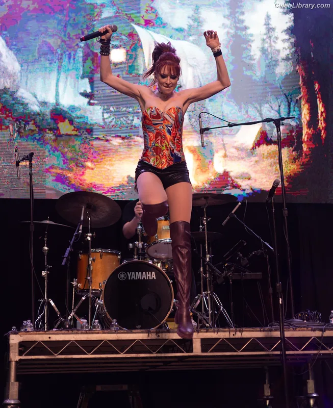 Lisa Foiles photo 3 of 708