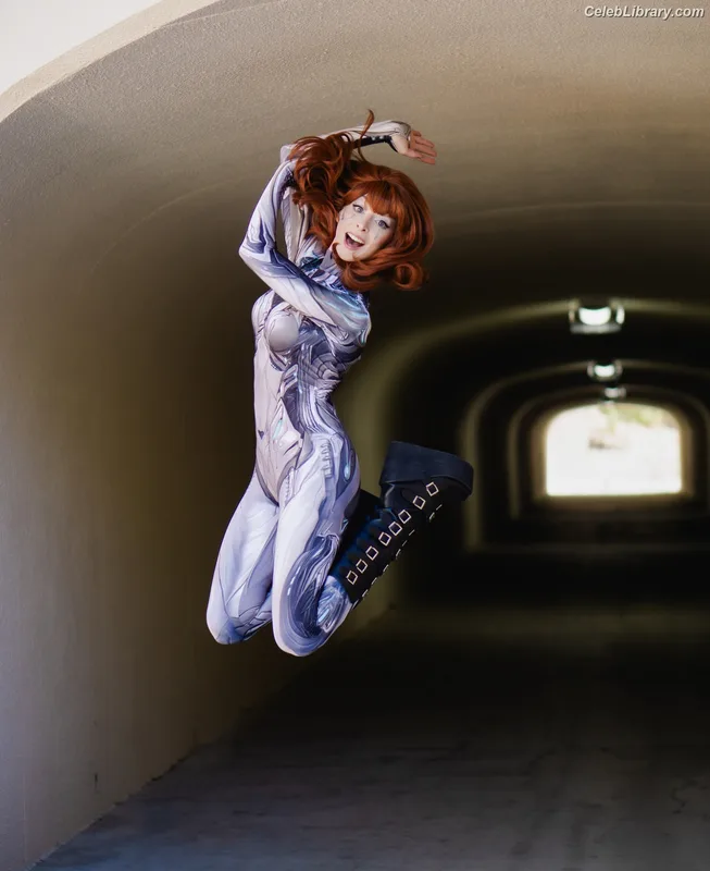 Lisa Foiles photo 5 of 708