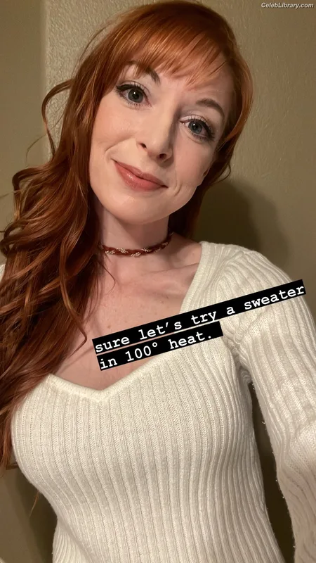 Lisa Foiles photo 13 of 708