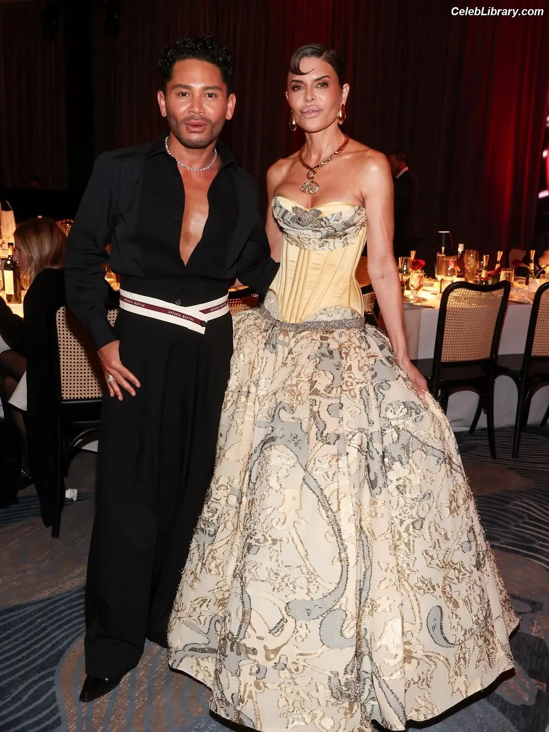 Lisa Rinna photo 9 of 196