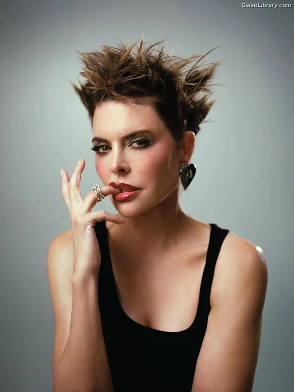 Lisa Rinna photo 3 of 197