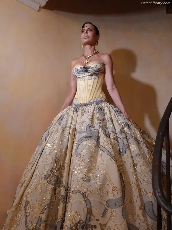 Lisa Rinna photo 14 of 197