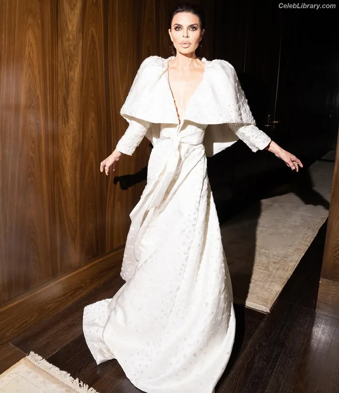 Lisa Rinna photo 21 of 197