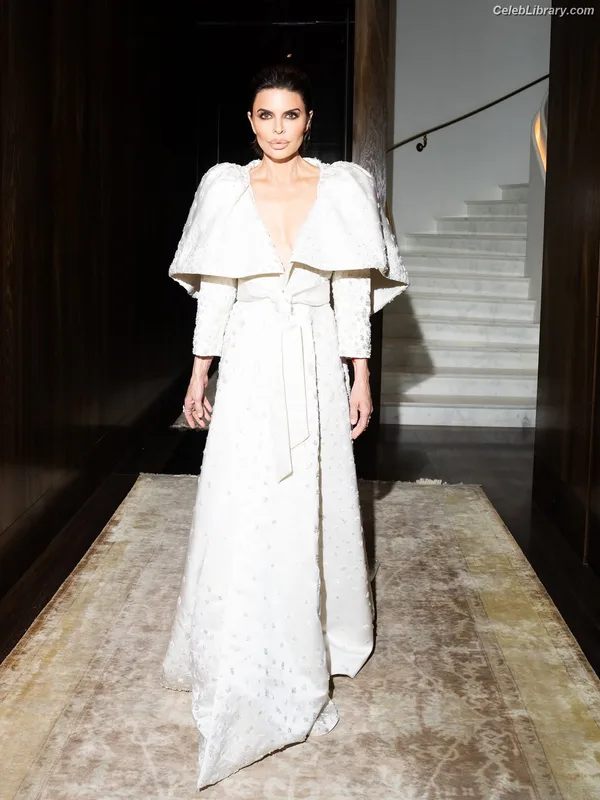 Lisa Rinna photo 10 of 197