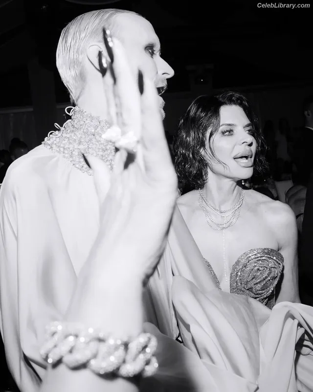 Lisa Rinna photo 20 of 197