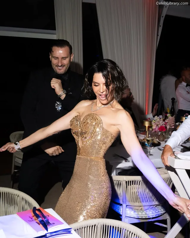 Lisa Rinna photo 22 of 197