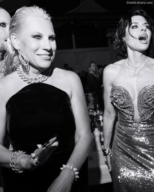 Lisa Rinna photo 23 of 197