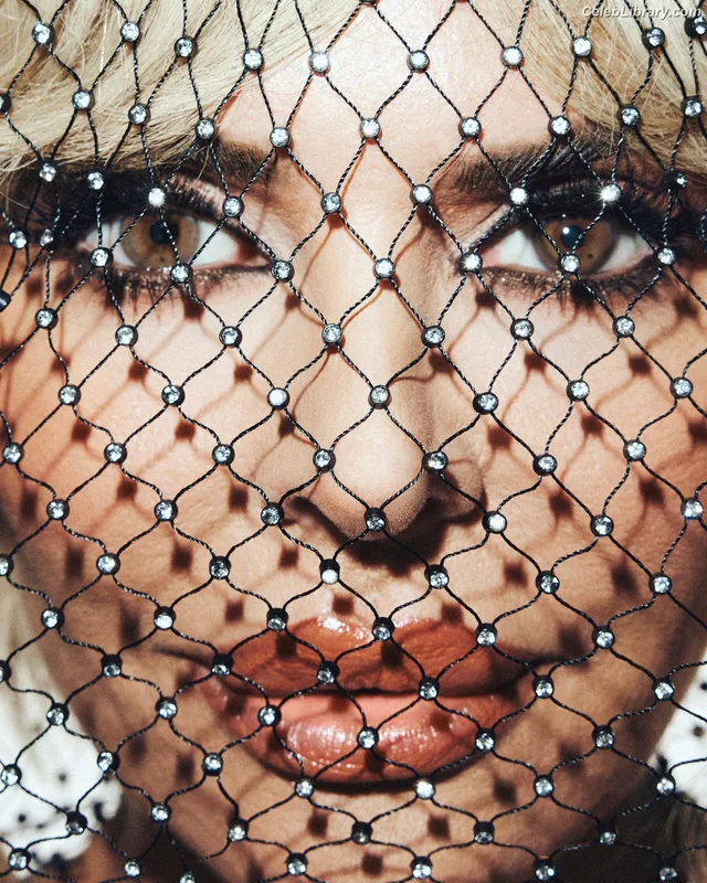 Lisa Rinna photo 22 of 197