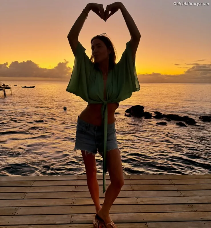 Lisa Snowdon photo 10 of 183