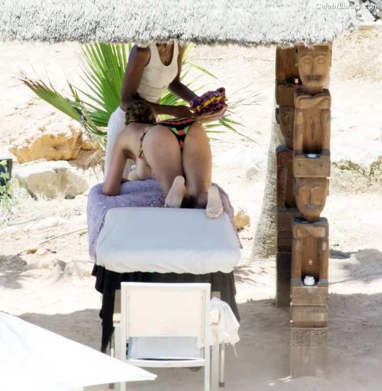 Lisa Snowdon photo 5 of 183