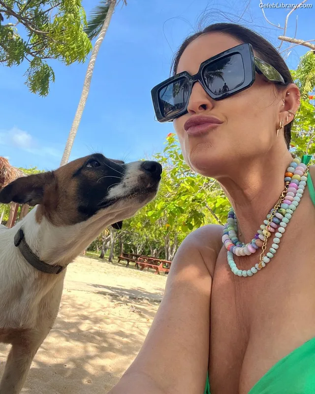 Lisa Snowdon photo 13 of 183
