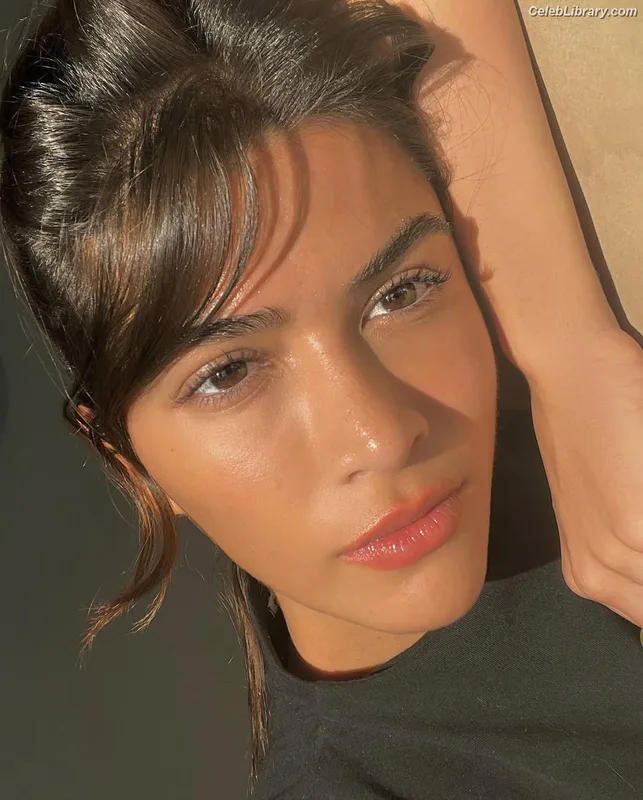 Lisette Olivera photo 4 of 20