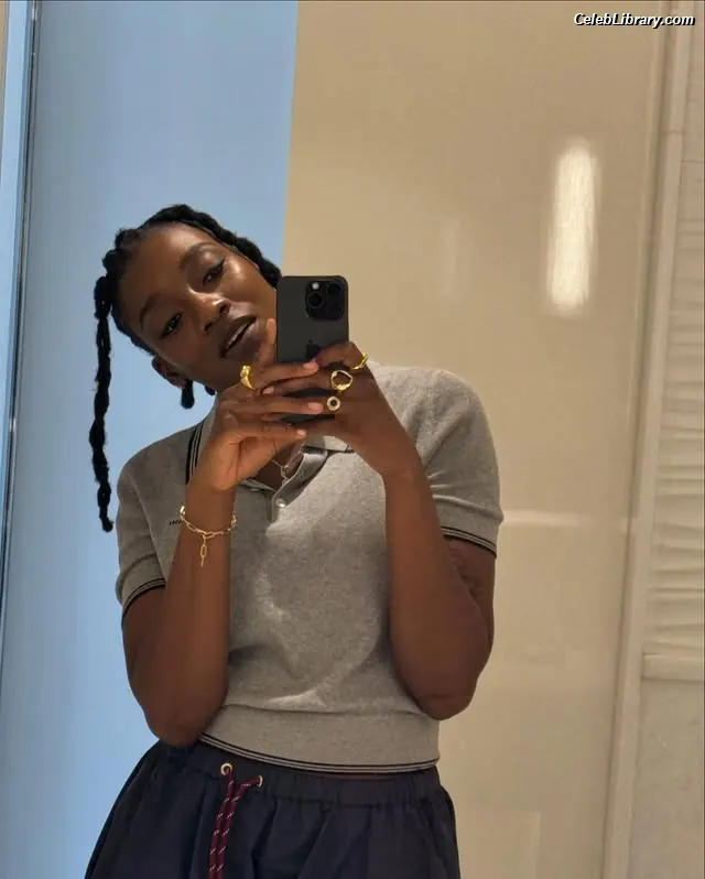 Little Simz photo 15 of 55