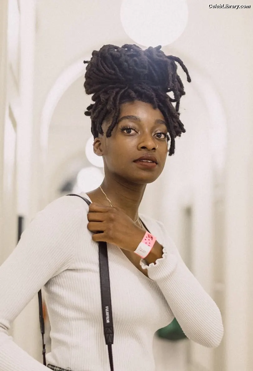 Little Simz photo 3 of 55