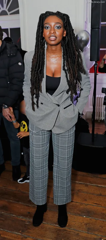 Little Simz photo 1 of 56