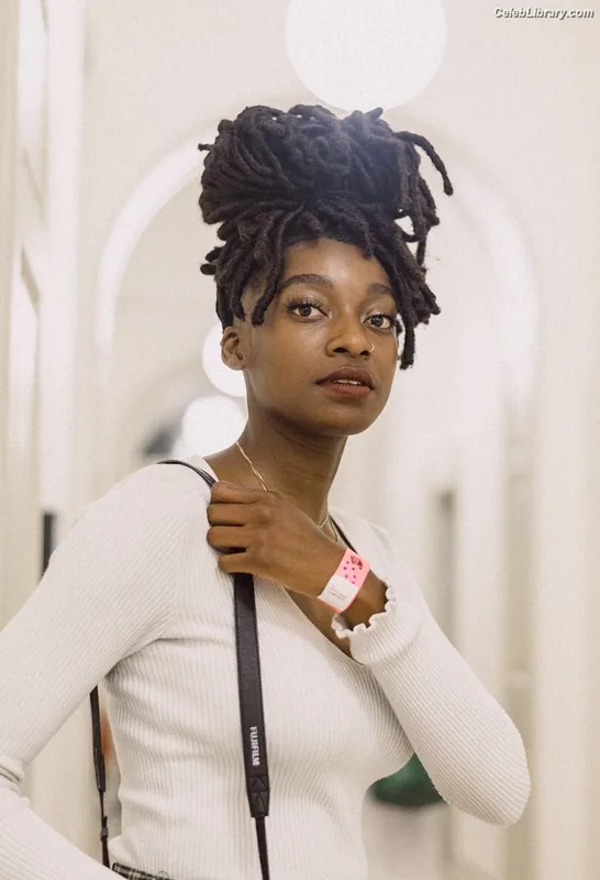 Little Simz photo 3 of 56