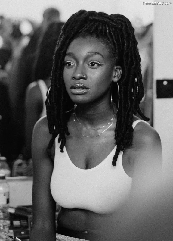 Little Simz photo 11 of 56