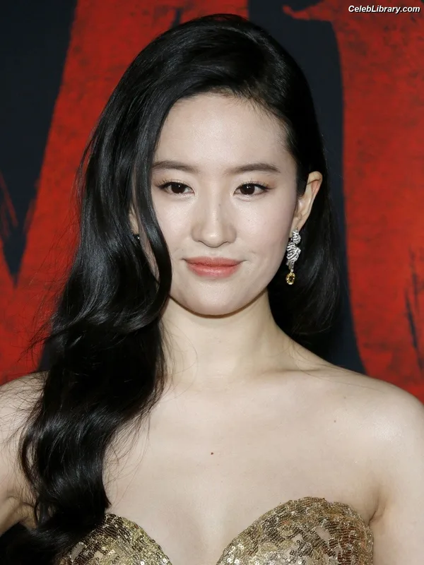 Liu Yifei photo 1 of 9