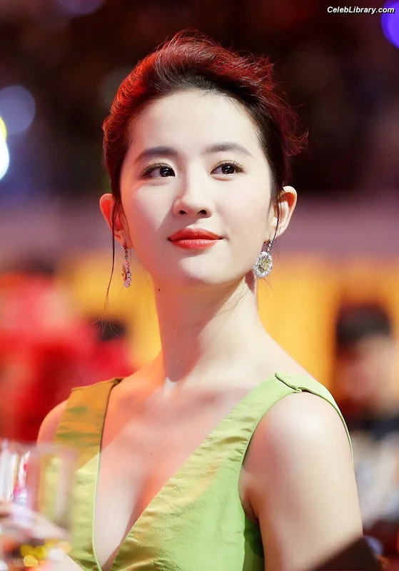 Liu Yifei photo 6 of 9
