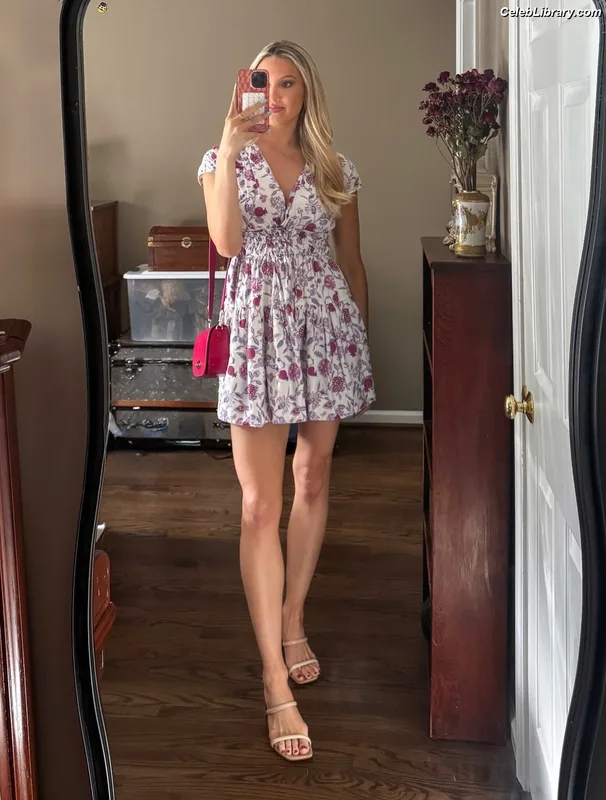 Liv Johnson photo 3 of 151