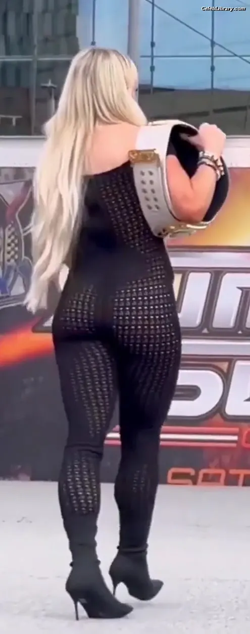 Liv Morgan photo 8 of 1803