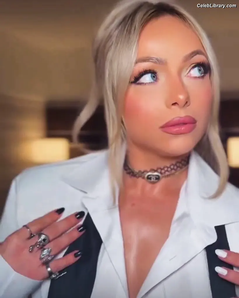 Liv Morgan photo 9 of 1803