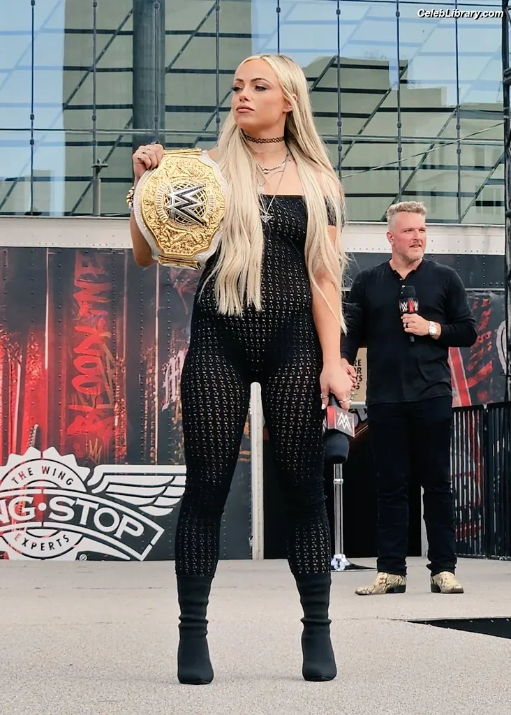 Liv Morgan photo 4 of 1803