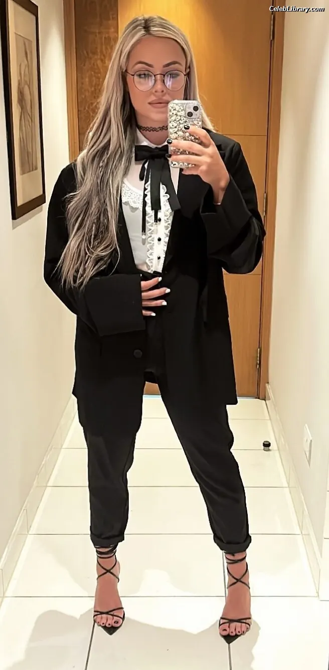 Liv Morgan photo 3 of 1803