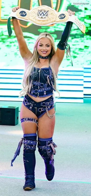 Liv Morgan photo 9 of 1800