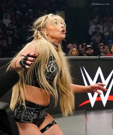 Liv Morgan photo 1 of 1800