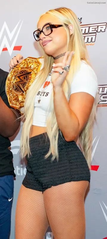 Liv Morgan photo 5 of 1800