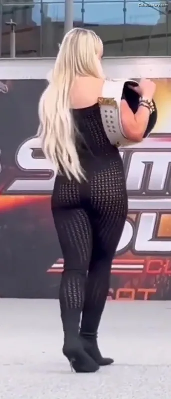 Liv Morgan photo 11 of 1800