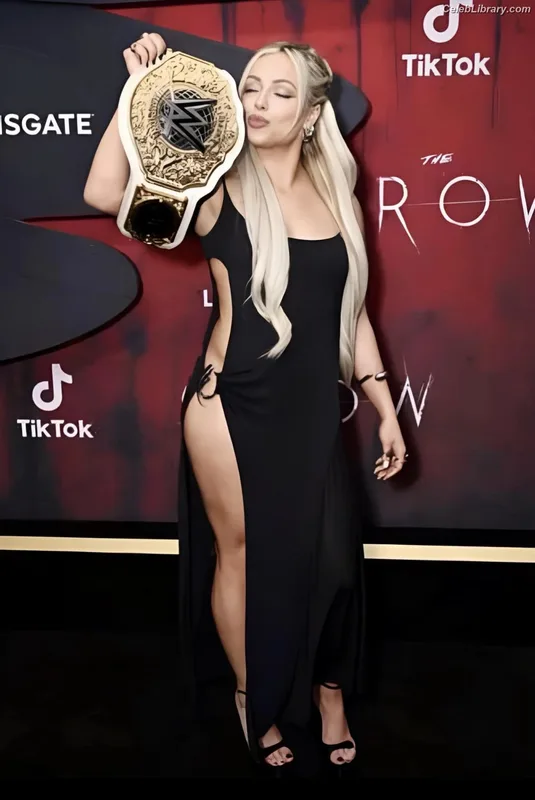 Liv Morgan photo 1 of 1800