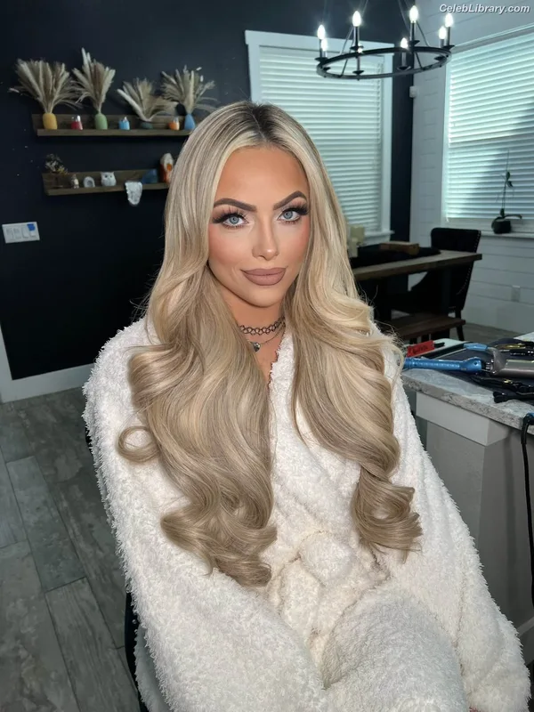 Liv Morgan photo 9 of 1800