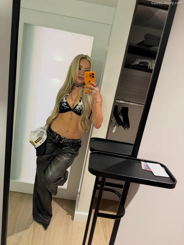 Liv Morgan photo 4 of 1800