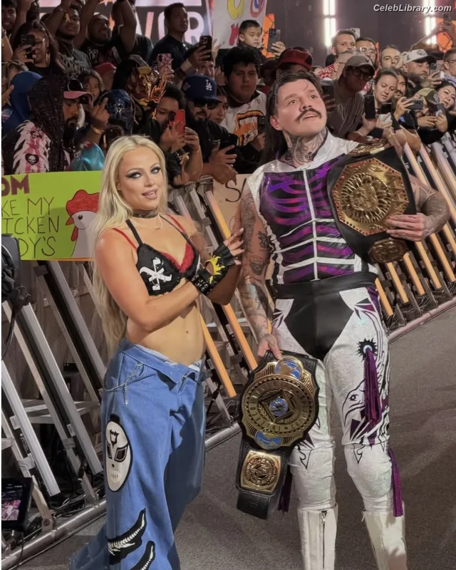 Liv Morgan photo 2 of 1800