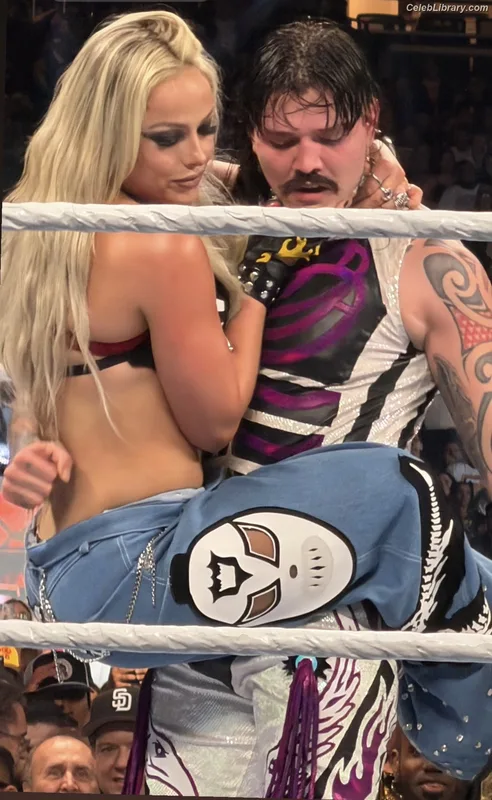 Liv Morgan photo 10 of 1800