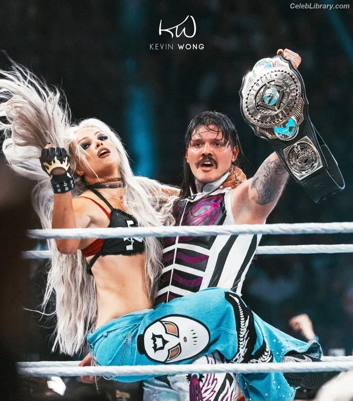 Liv Morgan photo 17 of 1800