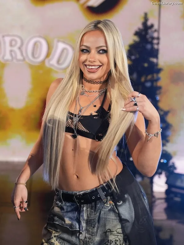 Liv Morgan photo 13 of 1800