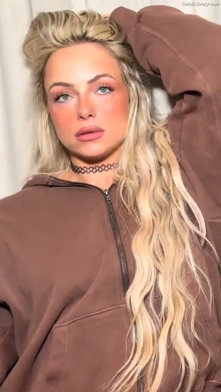 Liv Morgan photo 18 of 1800