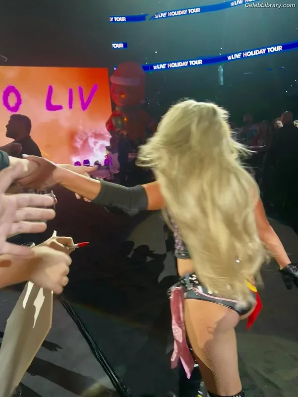 Liv Morgan photo 5 of 1800