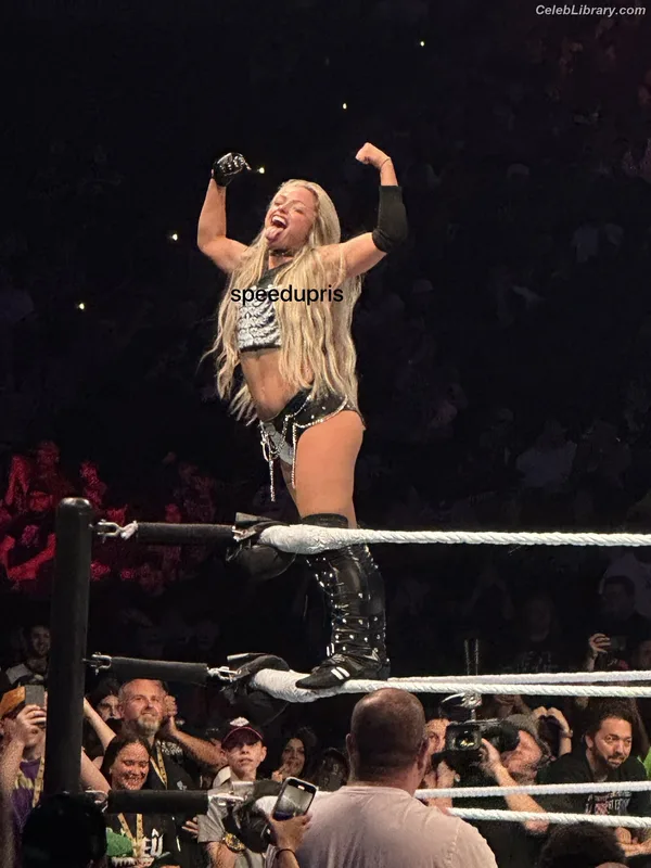 Liv Morgan photo 6 of 1800