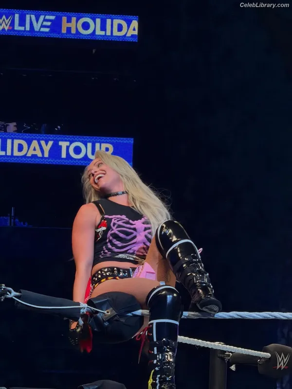Liv Morgan photo 9 of 1800