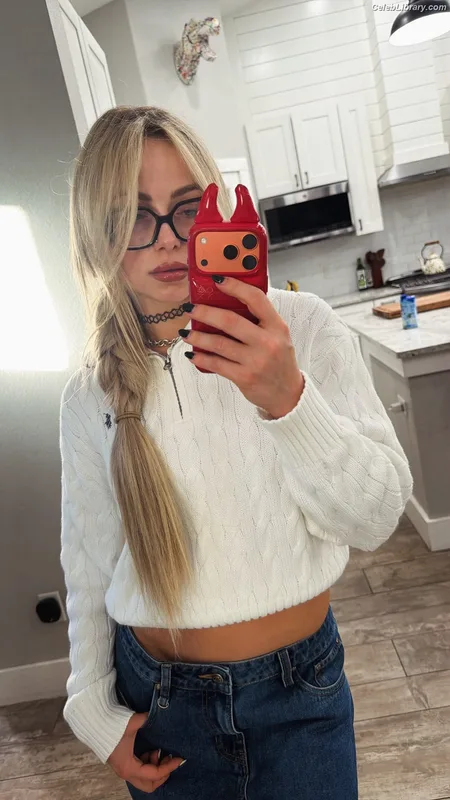 Liv Morgan photo 22 of 1800