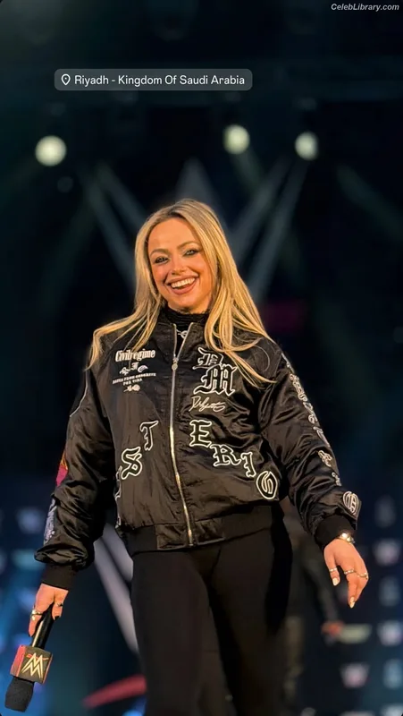 Liv Morgan photo 1 of 1800