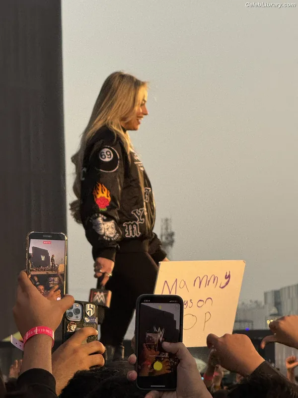 Liv Morgan photo 3 of 1800