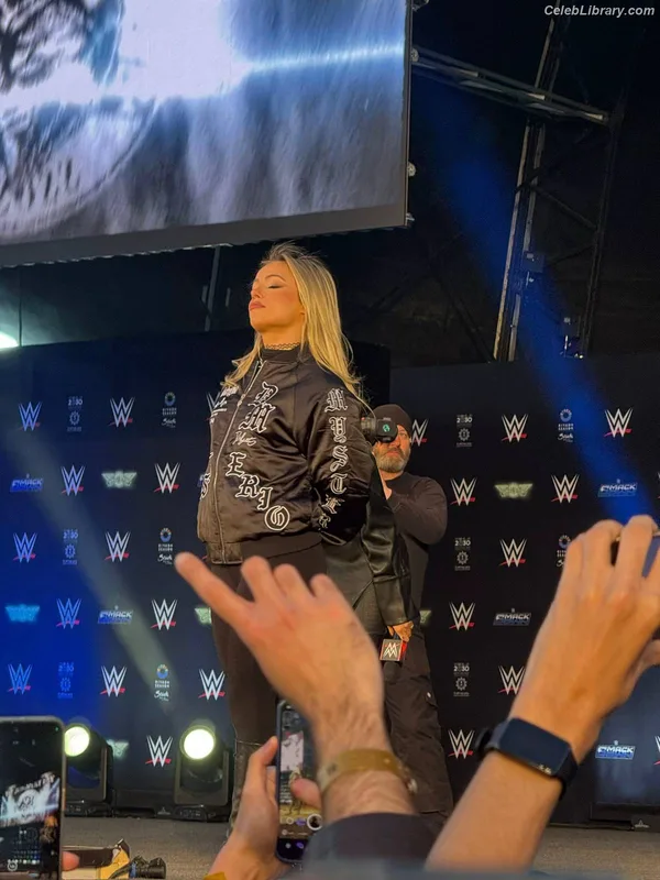 Liv Morgan photo 10 of 1800