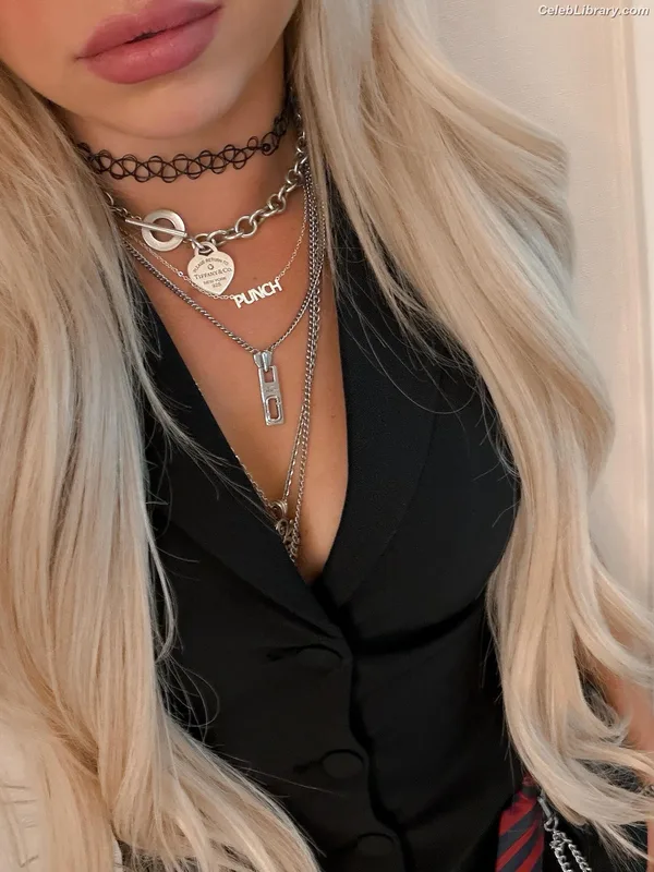 Liv Morgan photo 20 of 1800